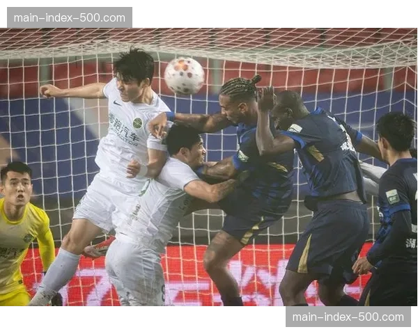 武汉三镇2-0击败浙江俱乐部绿城，卡迪斯头球破门首开记录